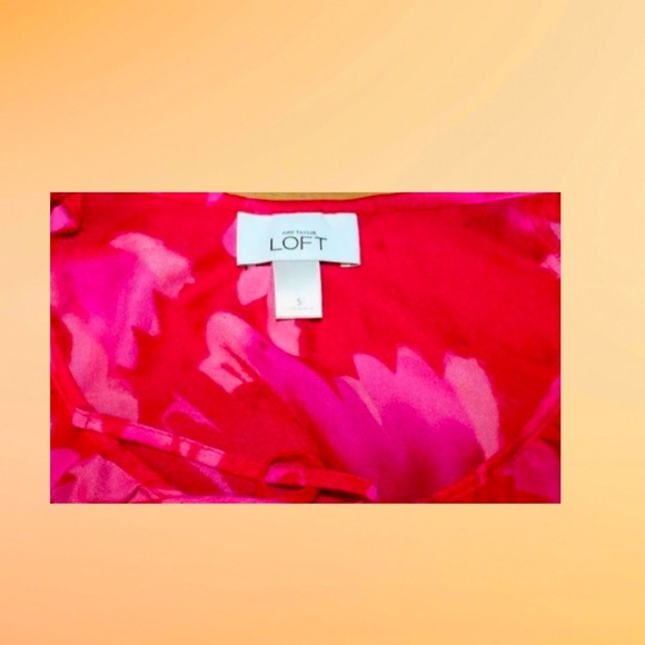 Ann Taylor LOFT sheer red pink floral ruffle front
SIZE Small - Picture 6 of 6